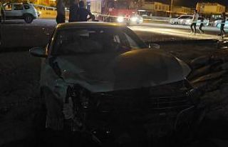 Şanlıurfa’da 2 otomobil kafa kafaya çarpıştı:...