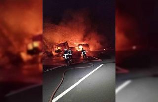 Şanlıurfa’da devrilen akaryakıt tankeri yandı