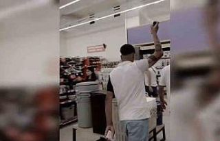 Şanlıurfa’da markette etrafa deodorant sıkan...