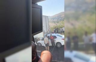 Şanlıurfa’da otomobil tıra arkadan çarptı:...