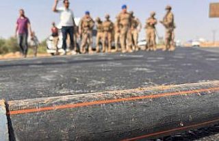 Şanlıurfa’da suyu kesilen çiftçiler sulama borularıyla...