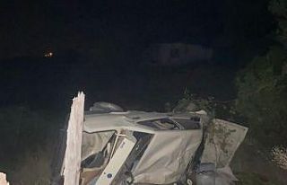 Şarampole yuvarlanan araçtaki 3 kişi yaralandı