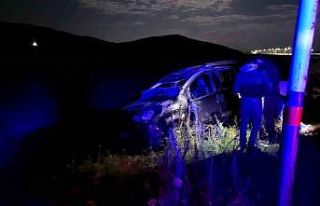 Sarıkamış’ta kontrolden çıkan araç şarampole...