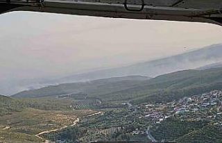 Saruhanlı’daki orman yangınında alevlerin ilerlemesi...