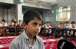 Savaşta tek bacağını kaybeden 8 yaşındaki Suriyeli...