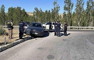 Seyir halindeki araca arkadan çarptı: 5 yaralı