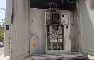 Sıcağa dayanamayan trafo alev aldı
