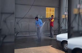 Sıcaktan bulanan Tokatlı, oto yıkamacıda tazyikli...