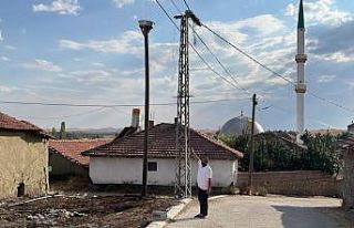 Şiddetli rüzgardan yıkılmıştı, yeniden kurulan...