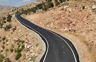 Siirt’te 9 bin metrelik yol sıcak asfaltla buluştu
