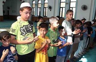 Siirt’te çocuklar hem Kur’an öğreniyor hem...