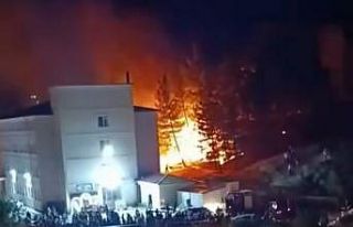 Siirt’te düğünde atılan havai fişek yangına...