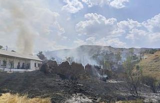 Sivas’ta çıkan yangında 12 ev zarar gördü,...