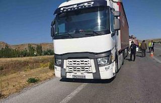 Sivas’ta otomobil tıra çarptı: 1 çocuk öldü,...