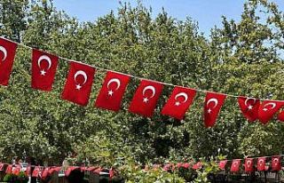 Siverek ay yıldızlı bayraklarla donatıldı