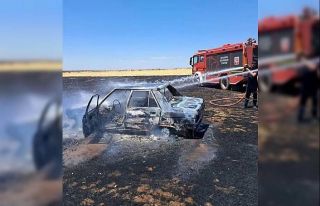 Siverek’te alev alan otomobil kullanılamaz hale...