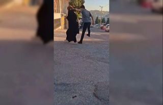 Sokak ortasında eşini darbetti, o anlar kameraya...
