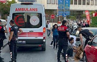 Sokak ortasında husumetlisini bıçakladı