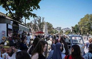 Sultanahmet’te sıcak hava etkisi: Herkesin elinde...