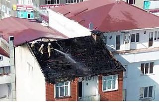 Sultanbeyli’de 5 katlı binanın çatısında yangın