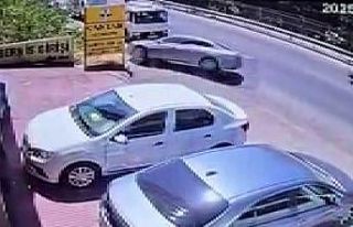 Sultanbeyli’de kontrolden çıkan otomobil ağaçlık...