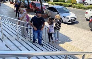 Şüphelinin kız kardeşi gazetecilere ’al bunu...