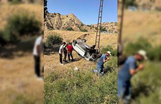 Sürücüsünün kontrolünden çıkan otomobil takla...