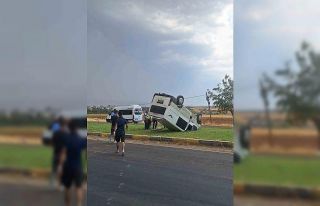 Takla atan minibüsten yara almadan kurtuldu