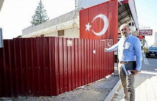 "Tapulu arazim" dedi, sokağın girişini...
