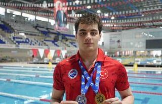 Tedavi amaçlı başladığı yüzmede Avrupa şampiyonu...