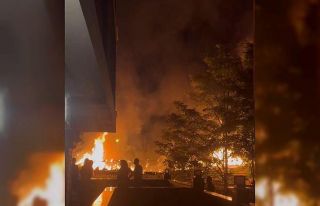 Tekirdağ’da metruk bina alev alev yandı