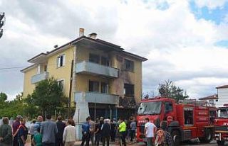 Televizyonun patlaması 3 katlı evi küle çevirdi