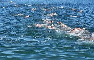 Terme’de açık su yüzme yarışması renkli görüntülere...