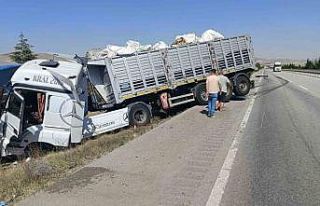 Tır kamyonete arkadan çarptı, 1 yaralı