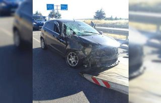 Tıra arkadan çarpan otomobilde 2 kişi yaralandı