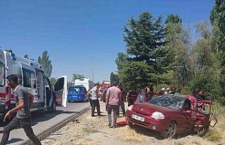 Tırın otomobile çarptığı kazada 1 kişi öldü,...