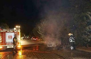 Tofaş otomobil iki dakikada alev topuna döndü