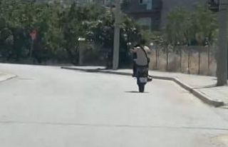 Trafikte akrobatik hareketler yapan motosikletliye...