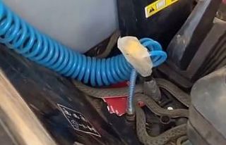 Traktörde yılan paniği