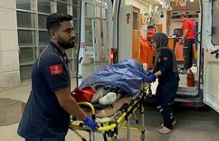 Traktörün çarptığı bahçe kapısının altında...