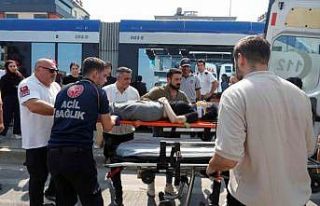 Tramvayın çarptığı genç kız yaralandı