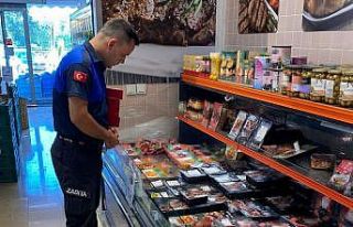 Turgutlu Zabıtasından marketlere sıkı denetim