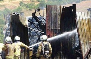 Tuzla’da iş yerinde yangın: Alevler kontrol altına...