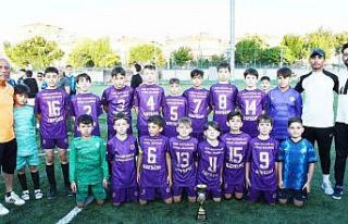 U11 Liginde Kayseri şampiyonu Zeki Akparlar FK