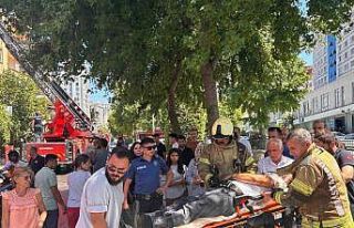 Ümraniye’de binanın çatısında çıkan yangın...