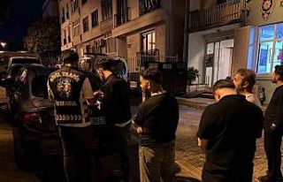 Üsküdar’da düğün konvoyu yaparak yolu kapatan...