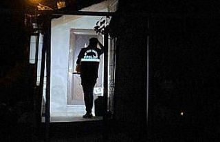 Üvey oğlunu göğsünden bıçakladı