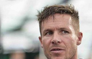 Uzayın sınırından atlayan rekortmen sporcu Baumgartner,...