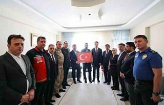 Vali Aydoğdu, Gazi Çatma’yı evinde ziyaret etti