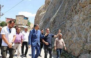 Vali Çelik, Mir Kalesi’ndeki ıslah çalışmalarını...